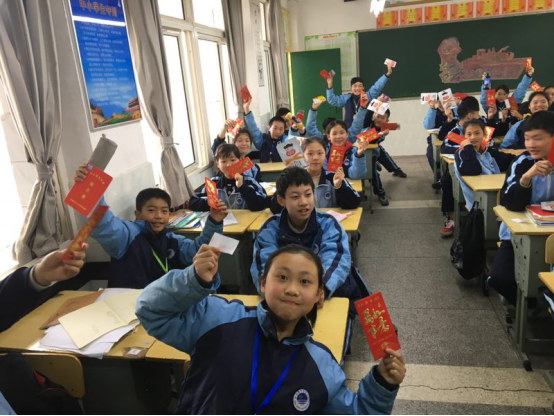 最是一年报名时，笑语盈盈满建宁