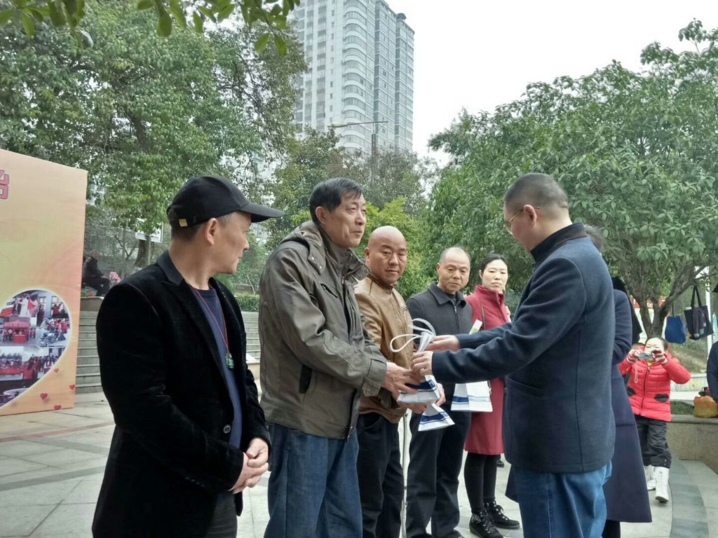 芦淞区开展第十九次全国“爱耳日”暨学雷锋志愿助残服务宣传活动