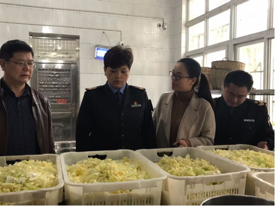 构筑食品安全“防火墙”,撑起师生健康“保护伞”