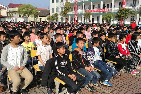 湖南博世科公司在沙陵陂中学设立助学基金