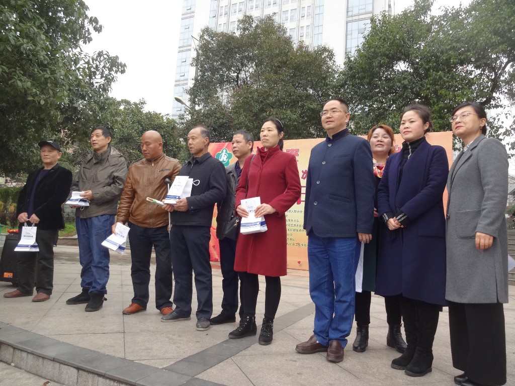 芦淞区开展第十九次全国“爱耳日”暨学雷锋志愿助残服务宣传活动