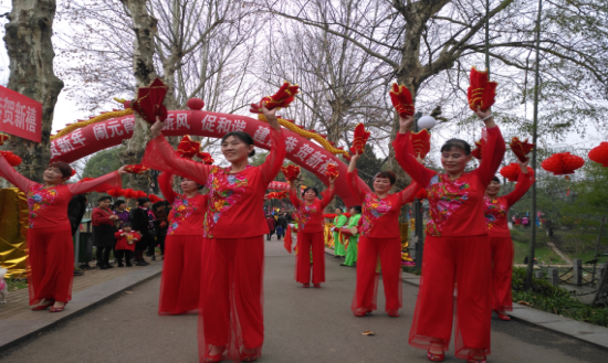 芦淞区“福满株洲—2018年欢度元宵”在神农公园举行