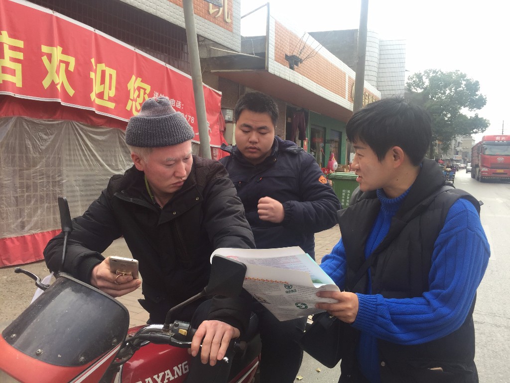 安全宣传进三镇 幸福美满千万家