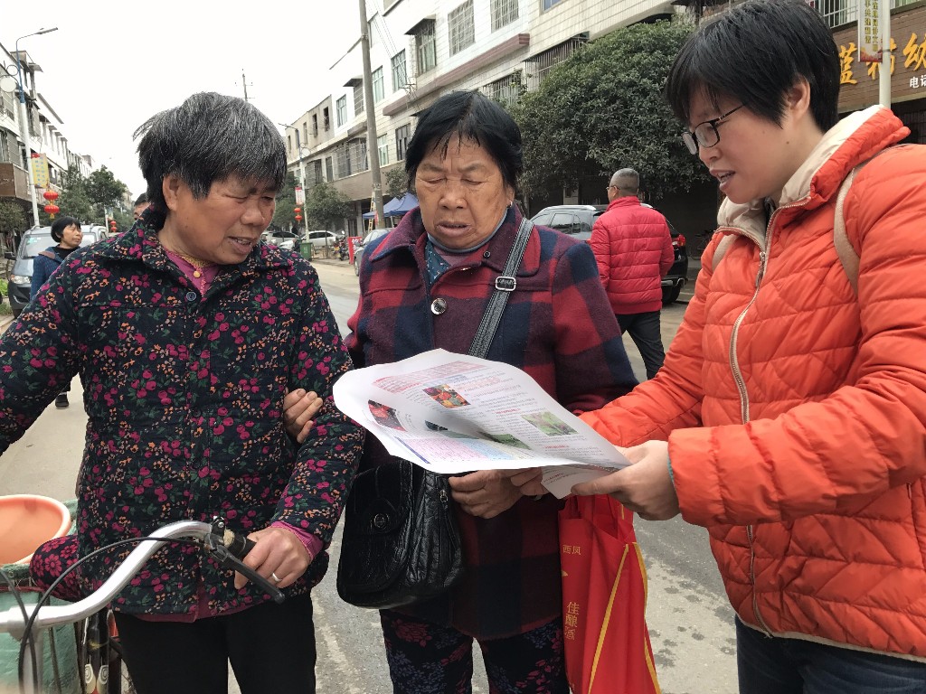 安全宣传进三镇 幸福美满千万家