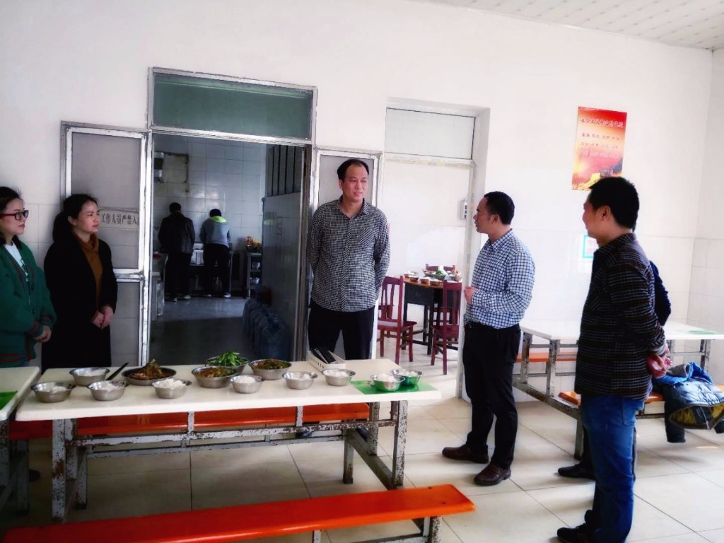 开学第一天,朱金辉到学校重点关注这几件事