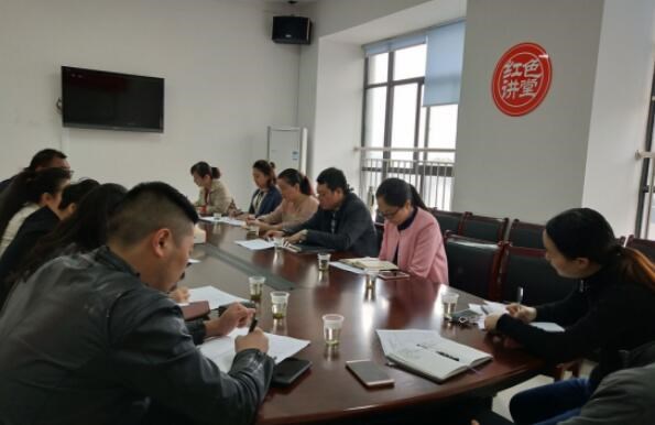 区政务服务中心以会促行 强化窗口作风建设