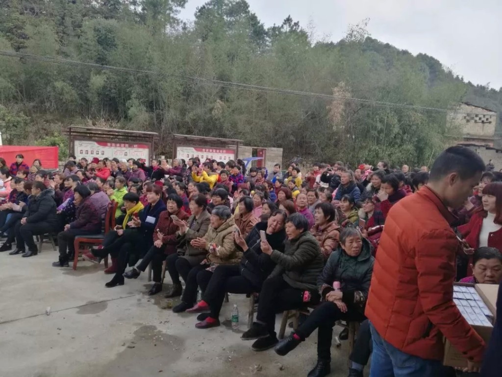 2018送戏下乡第二场走入三门镇白石村，再掀群众观看热潮！