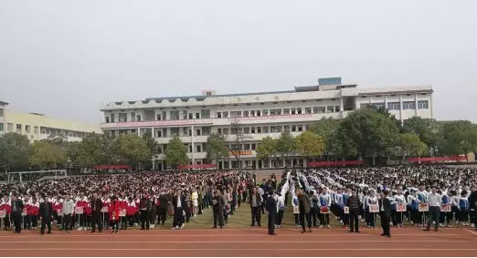 茶陵二中举行新学期升旗仪式暨“学雷锋活动”启动仪式