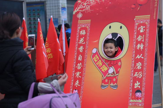 春风促成长，福娃聚校园