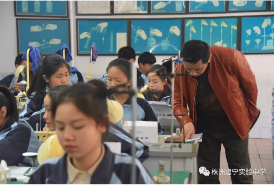 建宁实验中学迎接市素质教育督导评估组检查评估