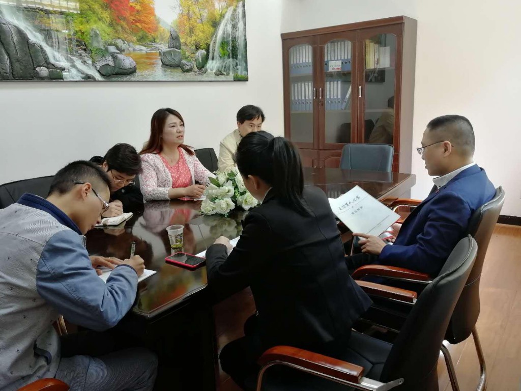 区政协副主席、工商联主席王波到结谷街社区走访