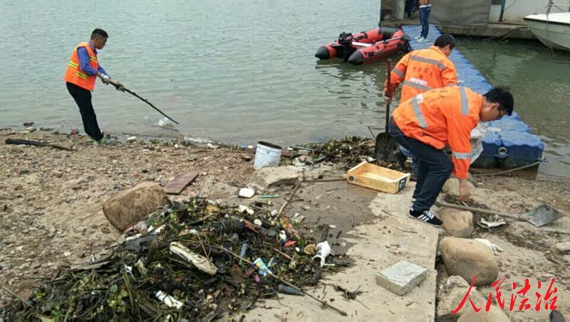 株洲市芦淞区环境卫生管理处呼吁市民守护母亲河