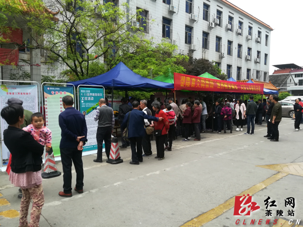 县人民医院举办“世界帕金森日”大型义诊惠民活动