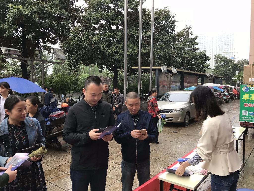 贺家土街道开展“互联网 监督”平台宣传推广活动