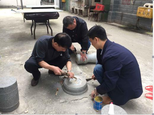 区经信局在职党员进社区开展义务维护活动