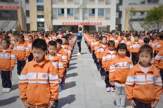 尚格小学：2分23秒完成防恐防暴应急演练活动