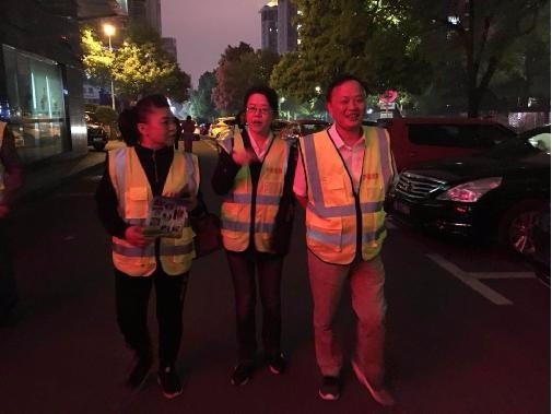 区商务和粮食局平安夜巡活动再推进
