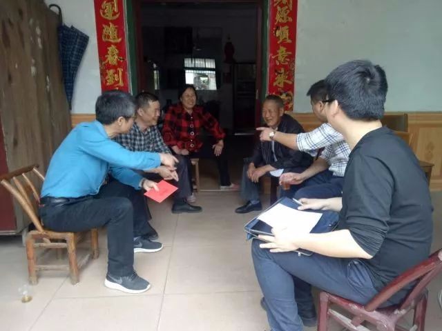 区委常委、组织部长李斌到古大桥社区开展在职党员进社区活动
