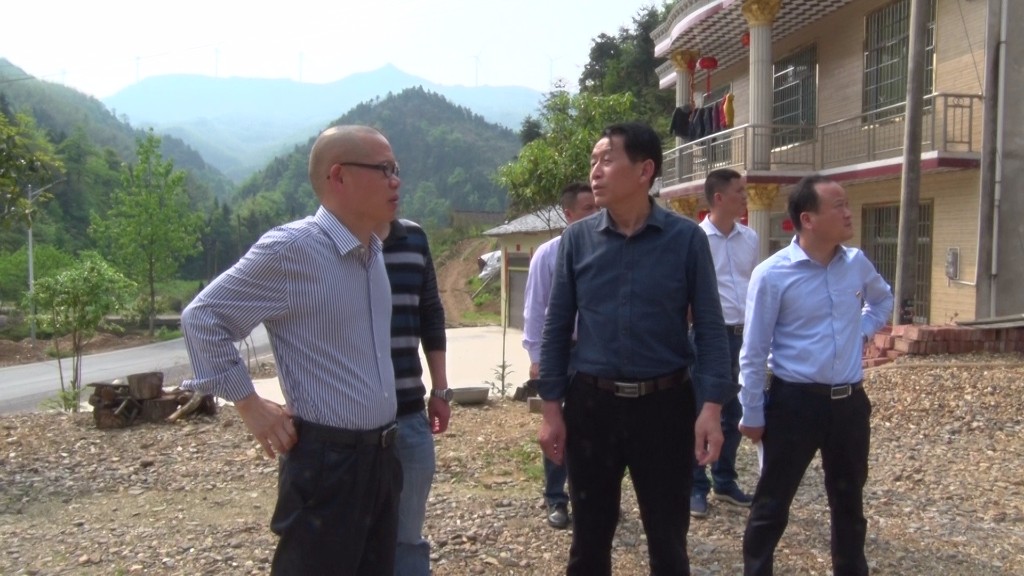 刘克胤督查易地扶贫搬迁整改工作
