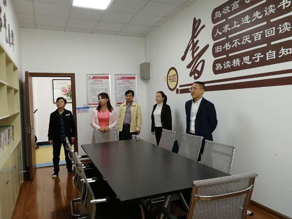 区政协副主席、工商联主席王波到结谷街社区走访