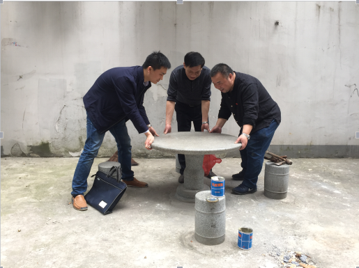 区经信局在职党员进社区开展义务维护活动