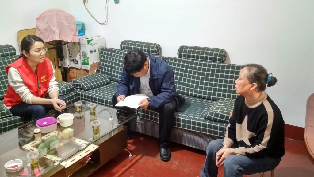 副区长刘建南到党代表联系点慰问困难户