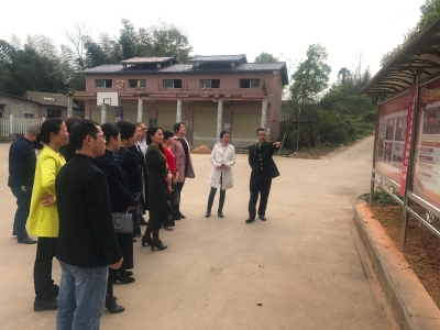 董家塅街道组织村(社区)书记学习交流基层各项工作