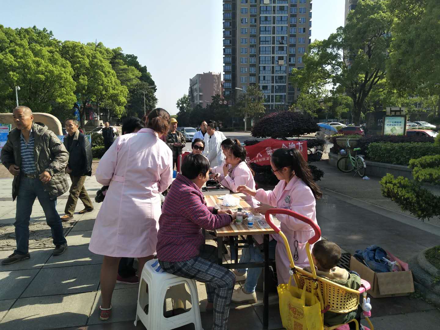 芦淞区开展第30个“爱国卫生月”宣传服务活动