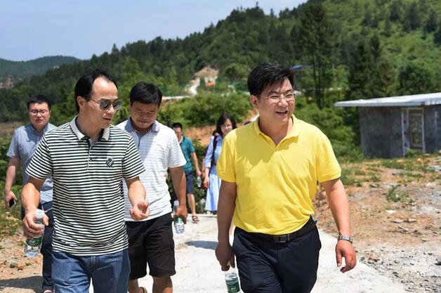 区领导到南坑村调研脱贫攻坚工作