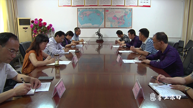 罗禧瑰到县一中调研教育教学工作