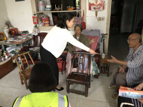 区审计局到建设街道公园社区开展综治民调平安创建工作