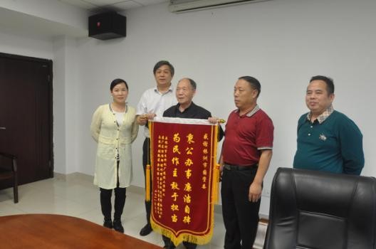 国企改革遗留问题处置再添“佳话” 市国资委真诚付出获赠锦旗“点赞”