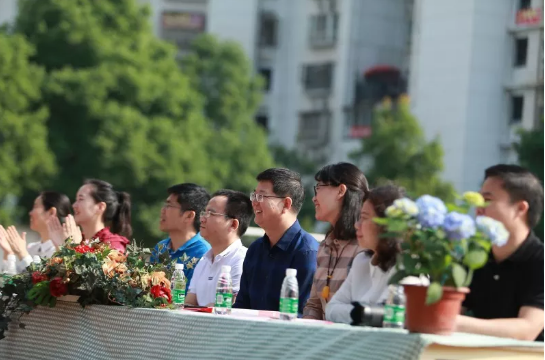 玩转科学，快乐成长 ——记株洲市科技周活动之白鹤小学科信节