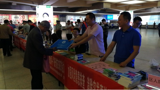 区民政局开展“5.12”防灾减灾宣传活动