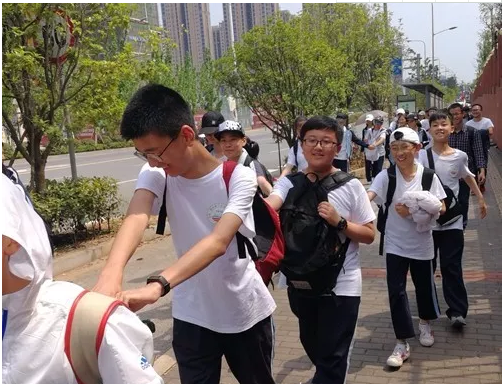 23公里毅行，为株洲建宁2000多师生点赞！