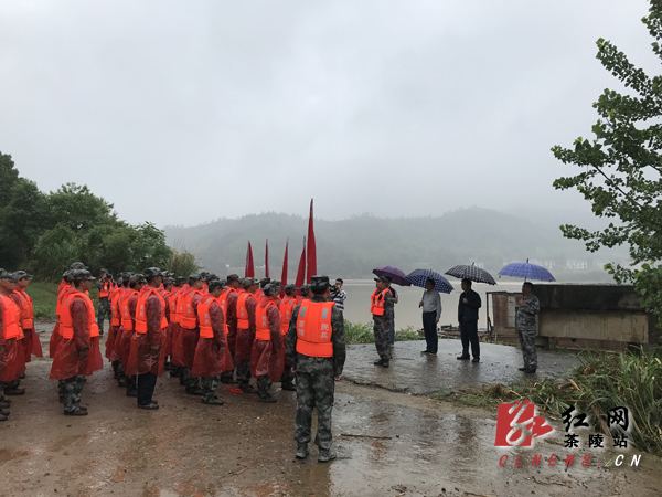 茶陵县开展冲锋舟操作手集训演练