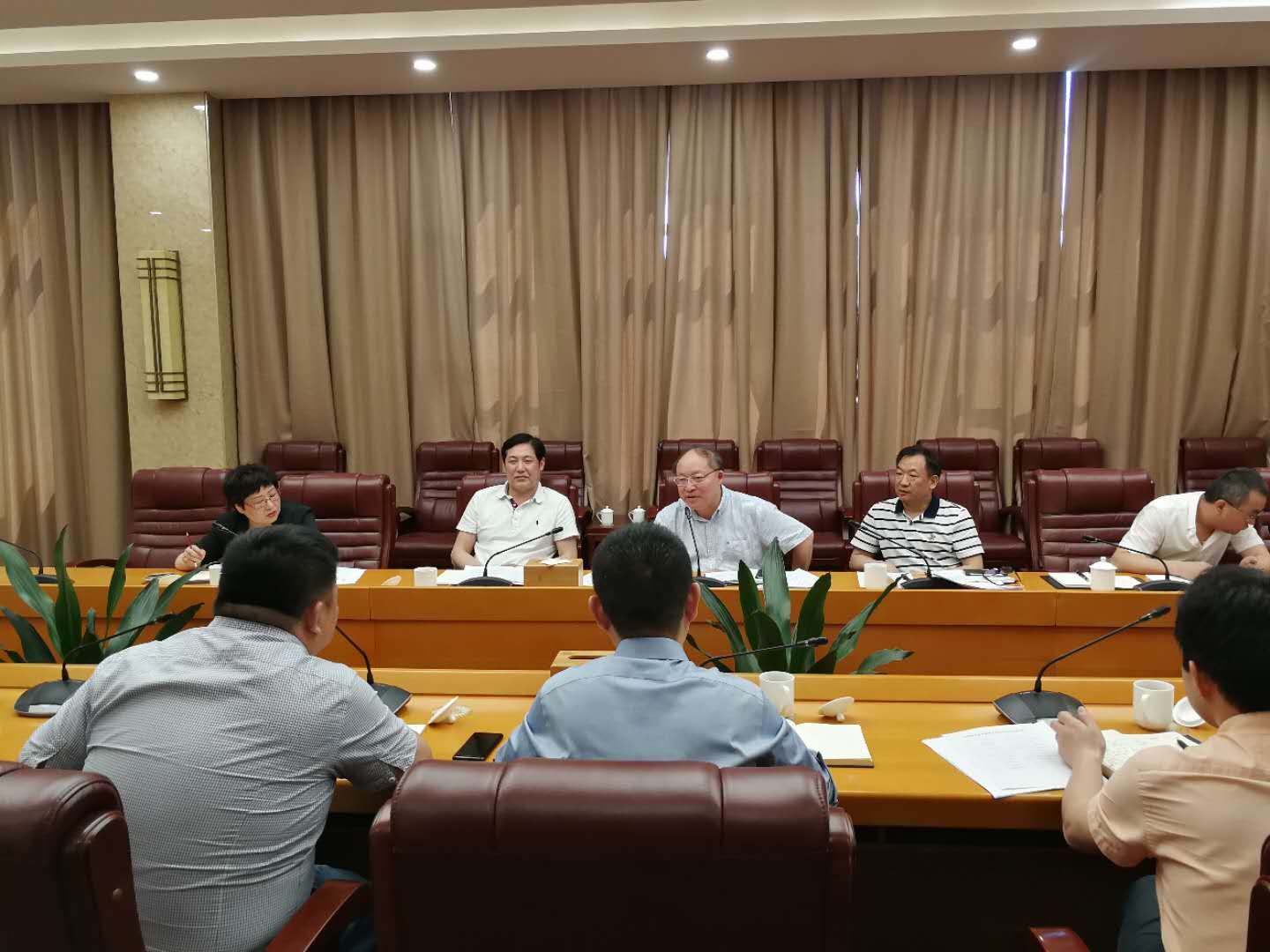 马上就办 迅速贯彻落实全市金融工作会议精神