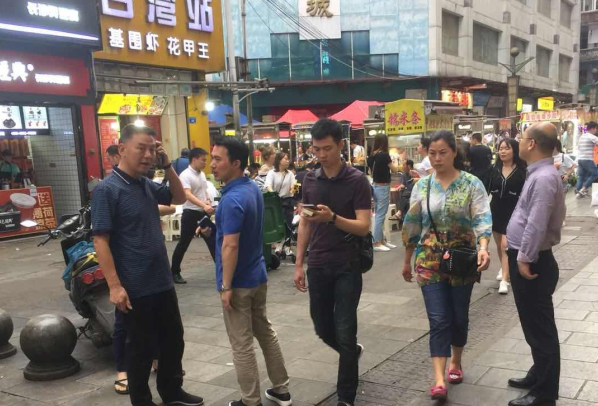 食药监芦淞分局开展钟鼓岭夜宵一条街整治行动