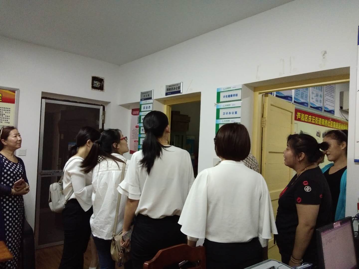 区卫计局到锦绣社区开展卫计工作督查