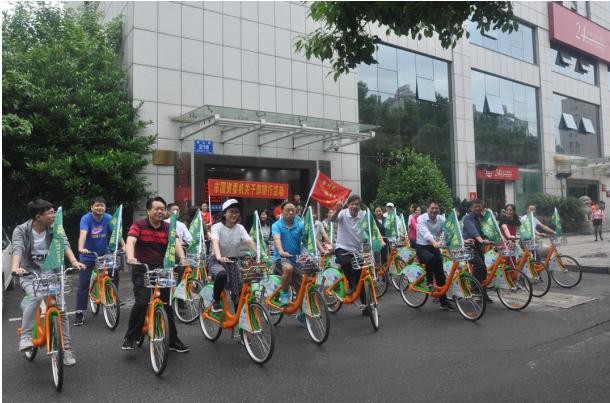 市国资委举行“以党建带团建，绿色清风，低碳骑行”活动