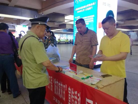 区商务和粮食局开展2018“防震减灾日”暨应急知识宣传