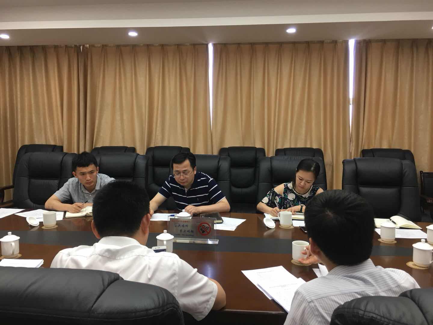 市政府经济金融办召开政银担座谈会