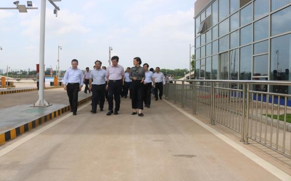 省人大常委会党组成员、省十二届人大常委会党组书记、副主任韩永文一行考察株洲铜塘湾保税物流中心