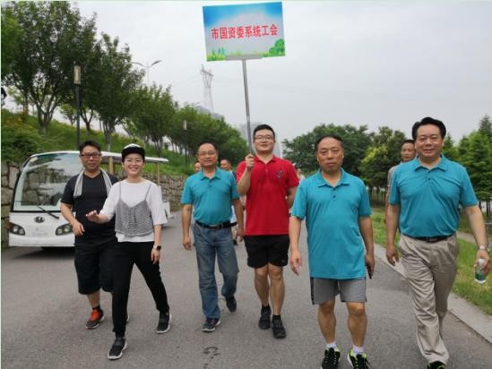 市国资委参赛队伍“吸睛”株洲市第六届“依法治理·共享城市”职工健步行活动