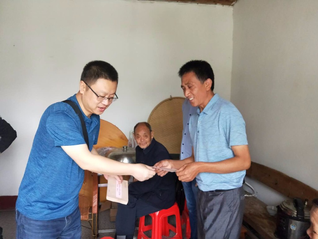 区发改局赴炎陵开展助学助残大走访活动