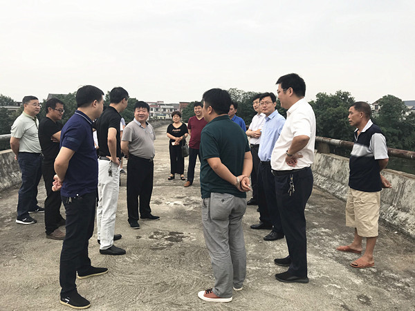 李子善、彭顺昌现场办公 解决百姓出行安全问题