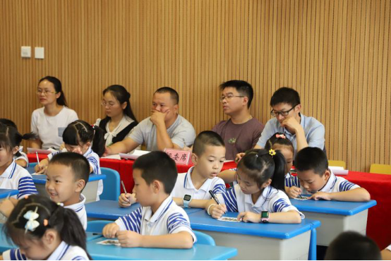 共享活力课堂 同唱青春之歌 ——栗雨小学青年教师展示活动纪实