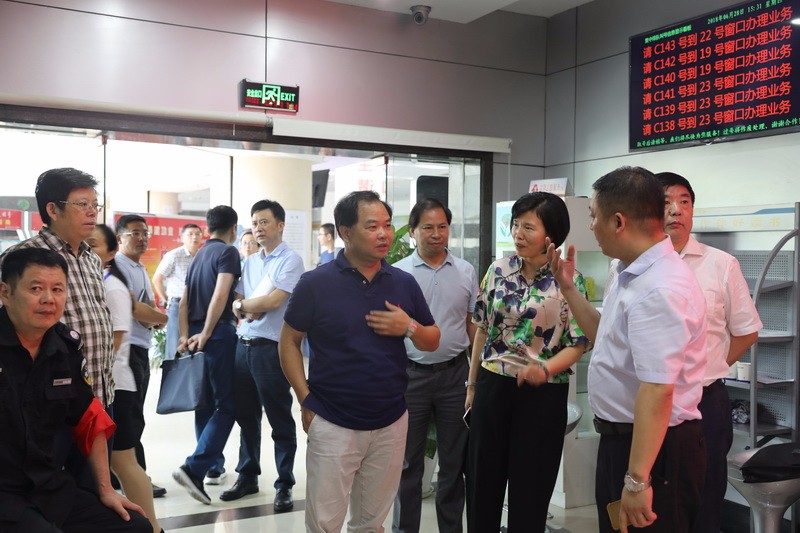 市人大常委会党组书记、常务副主任刘光跃一行来我局考察不动产登记“最多跑一次”改革工作