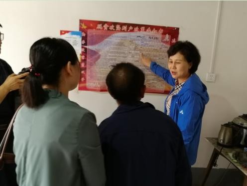 省委常委省委统战部部长黄兰香到炎陵县车溪村督查扶贫工作