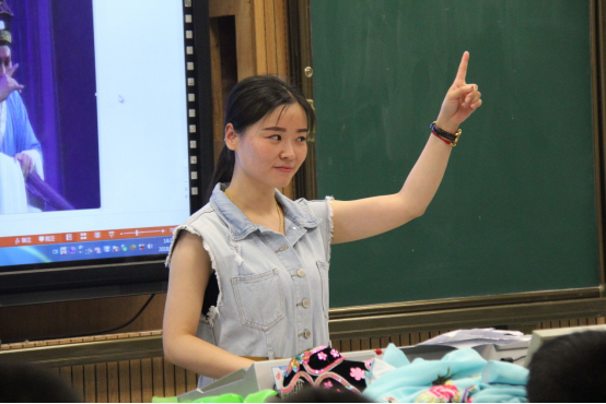 课堂上拍手称快 学生们大声叫好 ——天元区中小学音乐湘剧竞赛课